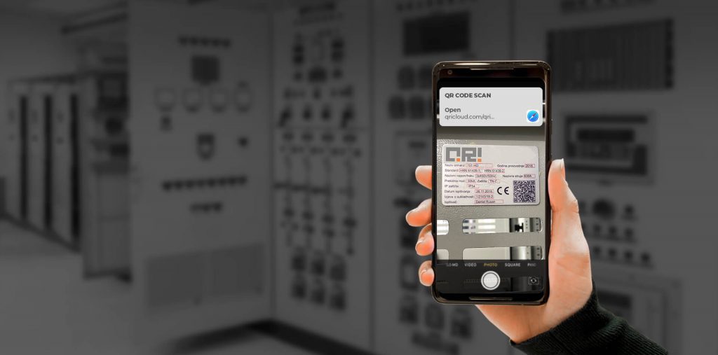 Etykieta z kodem QR w środowisku produkcyjnym